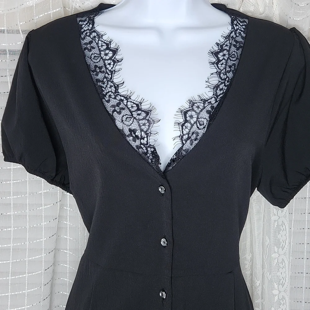Classic Black Button-Front Midi Dress with Lace Trim - Picture 2 of 9
